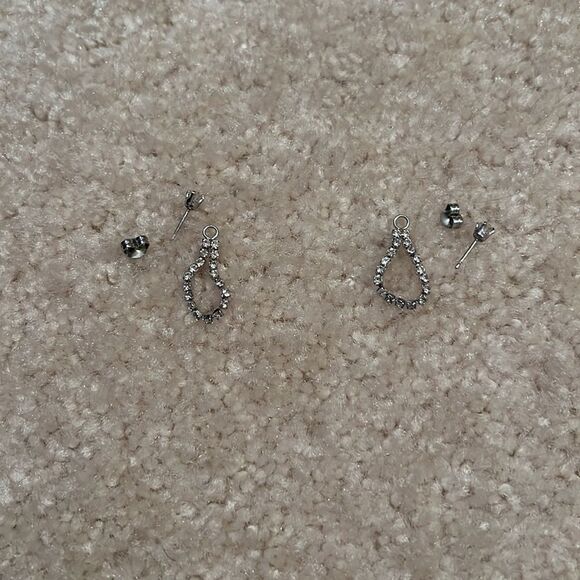 Pierced dangle sparkly earrings. - Picture 3 of 4